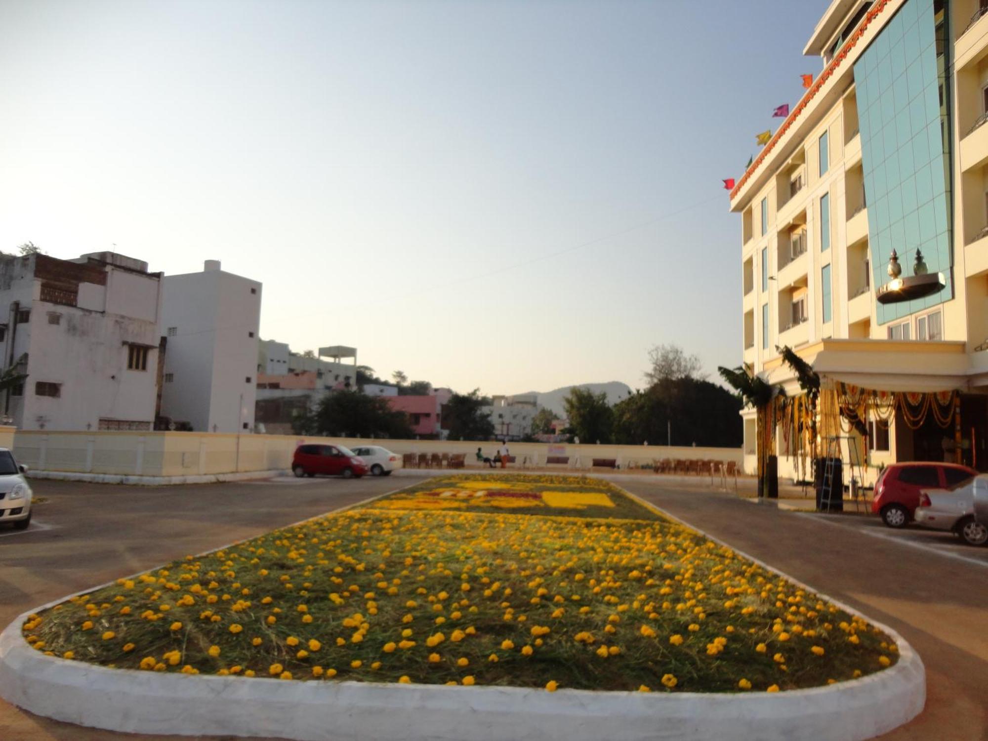 Hotel Mgm Grand Szrikalahaszti Kültér fotó
